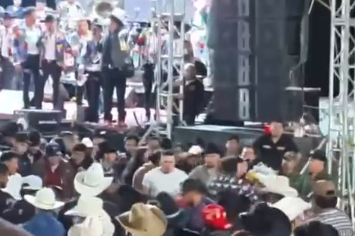 Unidades y elementos de la Secretaría de Seguridad Pública de Michoacán desplegados durante un operativo de resguardo.