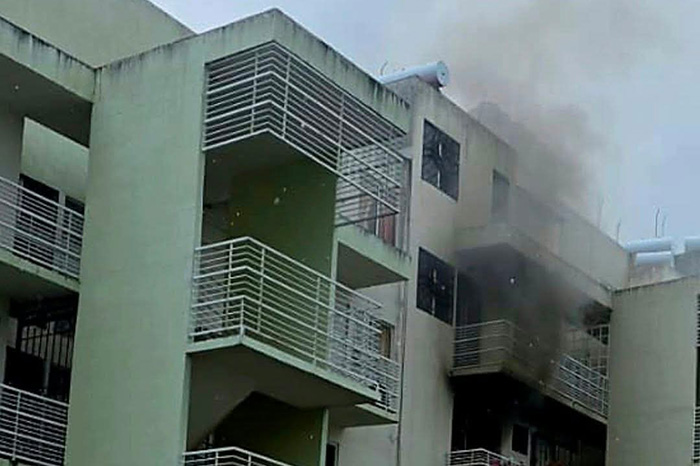 Incendio en un departamento del fraccionamiento Villas Oriente, en Morelia.