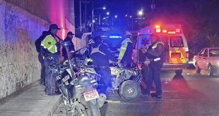 Cuatrimoto involucrada en un accidente vial en la avenida Michoacán, en La Piedad, donde un joven resultó lesionado.