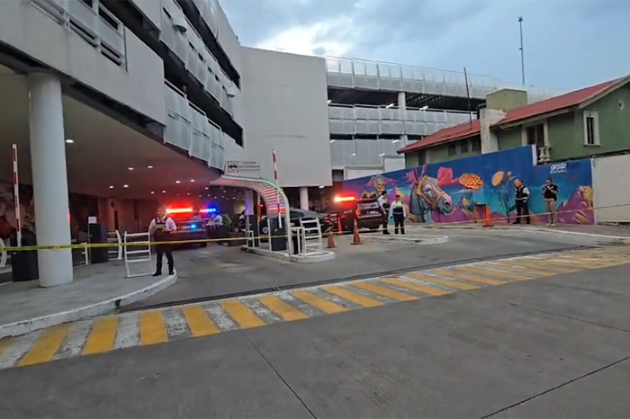 Fachada de Espacio Las Américas, plaza comercial ubicada al sur de Morelia.