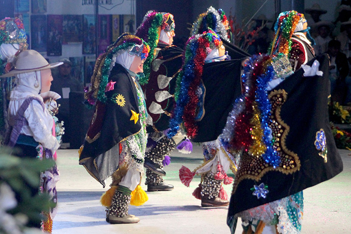 Artistas purépechas participan en la K’uínchekua K’eri 2026 en Zacán, Michoacán.