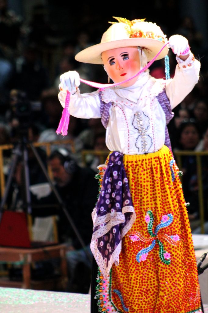 Artistas purépechas participan en la K’uínchekua K’eri 2026 en Zacán, Michoacán.