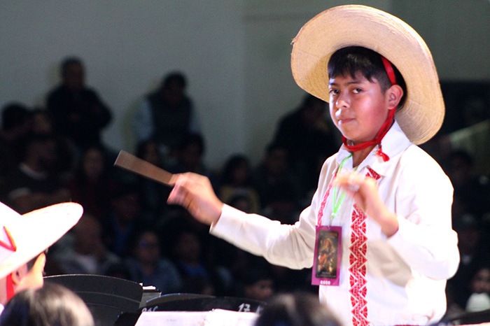 Artistas purépechas participan en la K’uínchekua K’eri 2026 en Zacán, Michoacán.