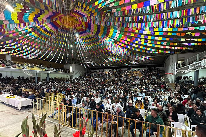 Artistas purépechas participan en la K’uínchekua K’eri 2026 en Zacán, Michoacán.