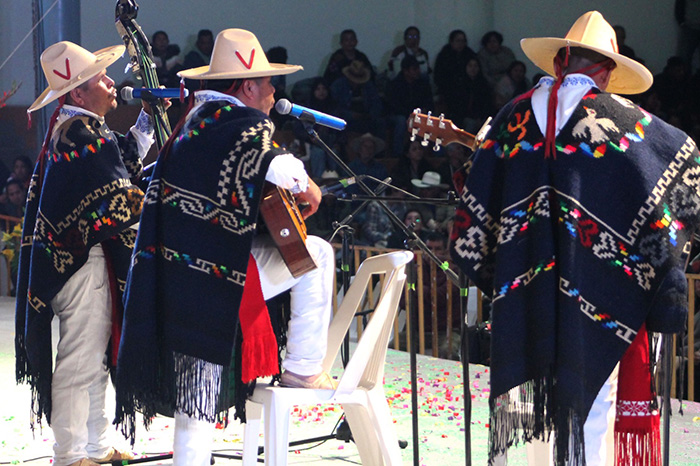 Artistas purépechas participan en la K’uínchekua K’eri 2026 en Zacán, Michoacán.