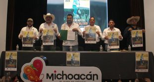 Mercadito Mezcalero en Pátzcuaro, encuentro que reúne marcas de mezcal, gastronomía tradicional y artesanías.