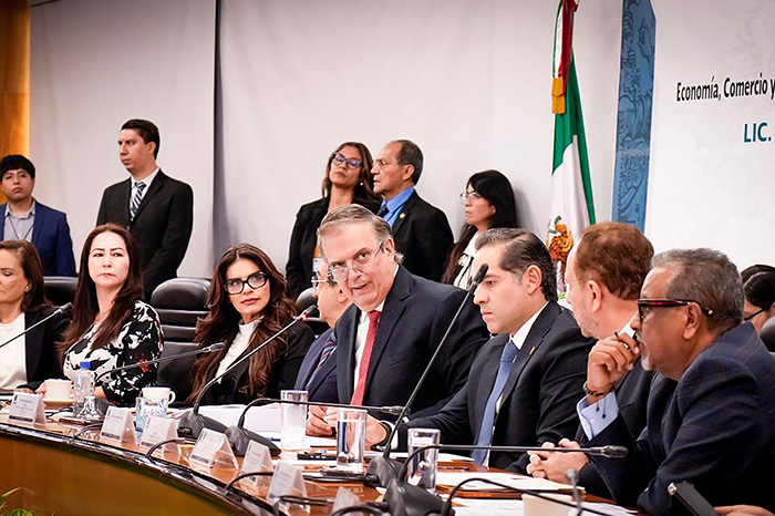 Marcelo Ebrard durante una comparecencia en la que abordó las reglas de origen del Tipat y el comercio internacional.