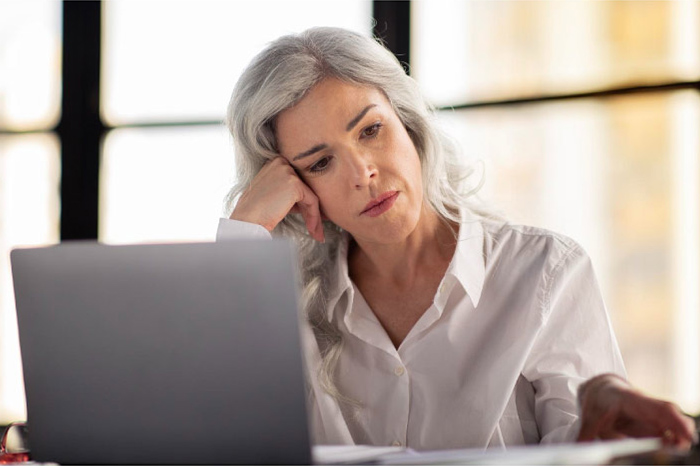 Imagen ilustrativa del impacto económico de la menopausia