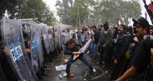 Protesta en Guadalajara por agua contaminada y denuncias de represión policial.