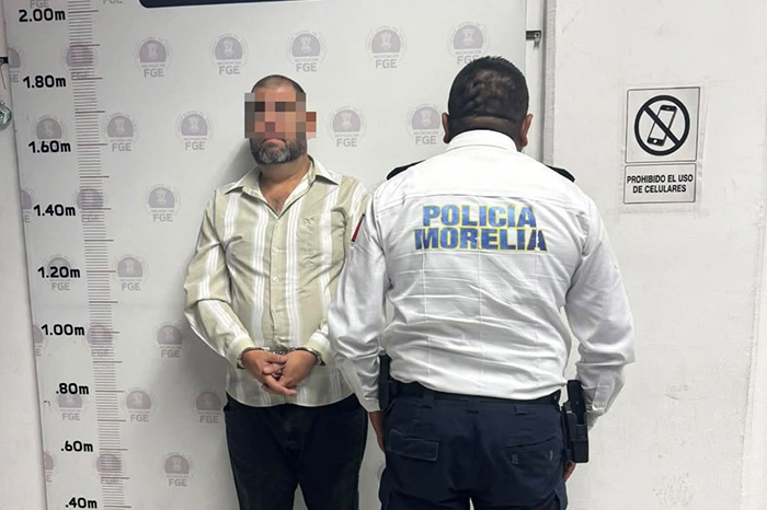 Policía Morelia detiene a un hombre por presunto intento de robo en una notaría de la colonia Vista Bella.
