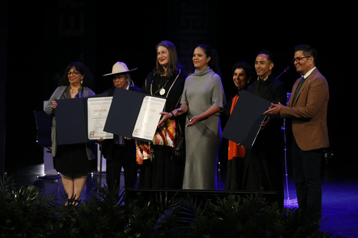 Ioulia Akhmadeeva, Joaquín Bautista Ramírez y la compañía La Serpiente reciben el Premio Eréndira 2026 en Morelia.