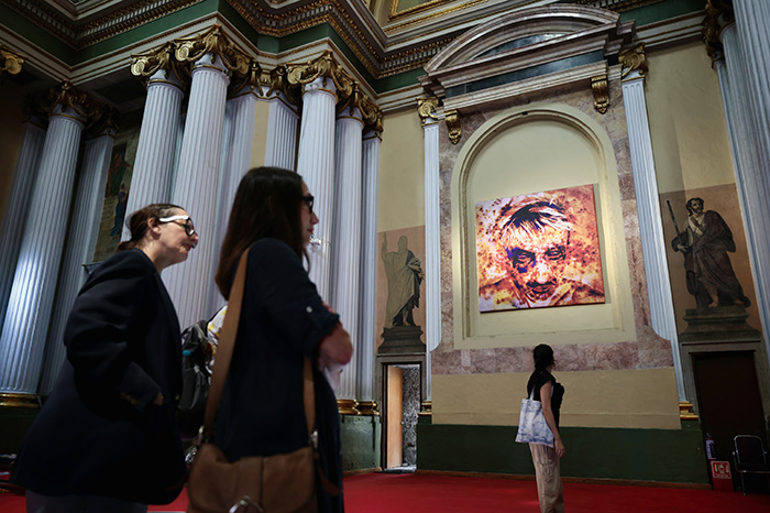 Exposición de Richard Moszka en el antiguo convento sede de Ex Teresa Arte Actual en Ciudad de México