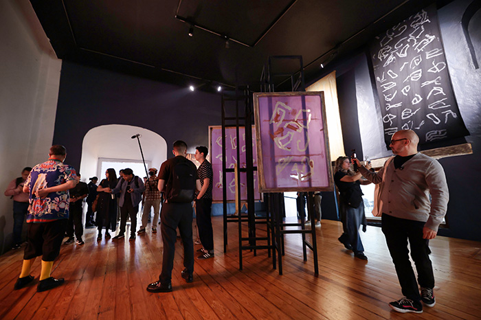 Exposición de Richard Moszka en el antiguo convento sede de Ex Teresa Arte Actual en Ciudad de México