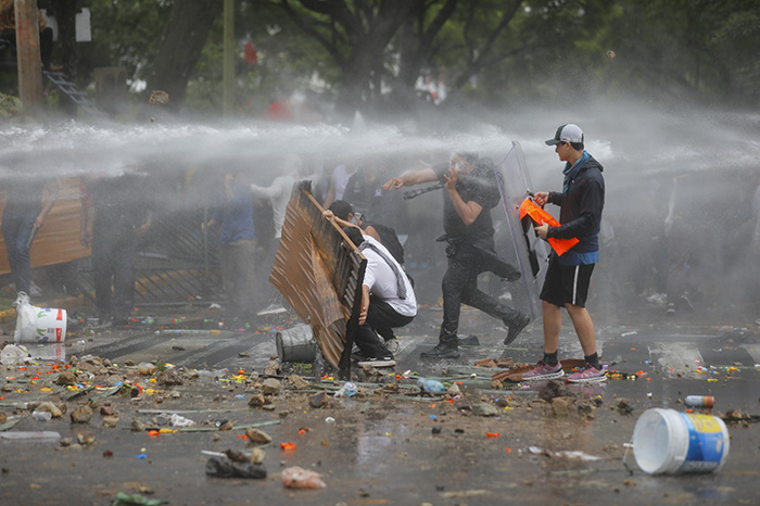 Traslado de siete detenidos a Puente Grande tras las protestas por agua contaminada en Guadalajara.